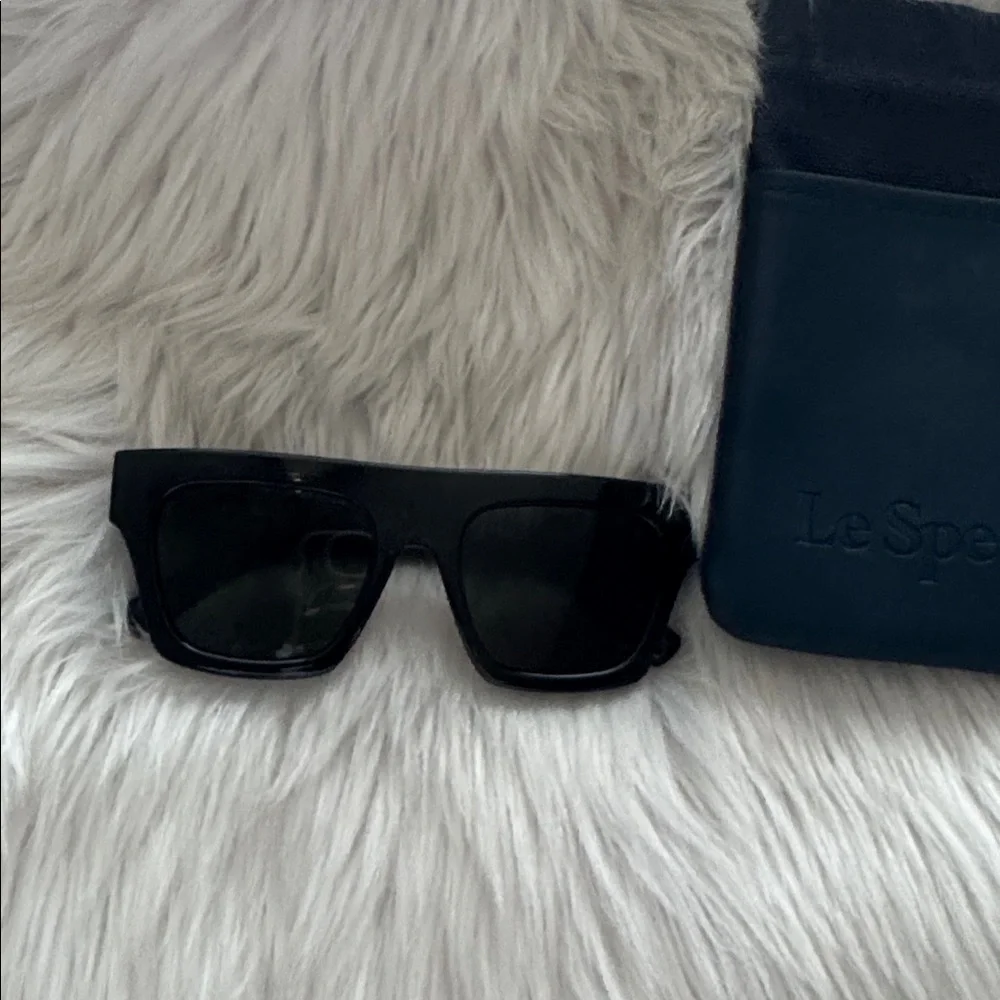 NEW LISTING! Le Specs black Sunglasses - Picture 3 of 5